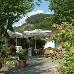 فندق Landgasthof Laeuterhaeusle آلين