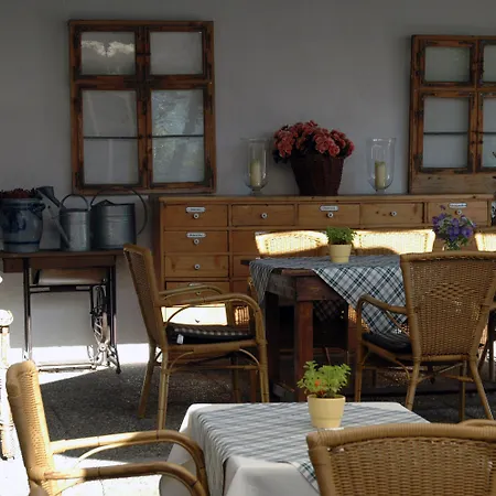 ホテル Landgasthof Laeuterhaeusle アーレン