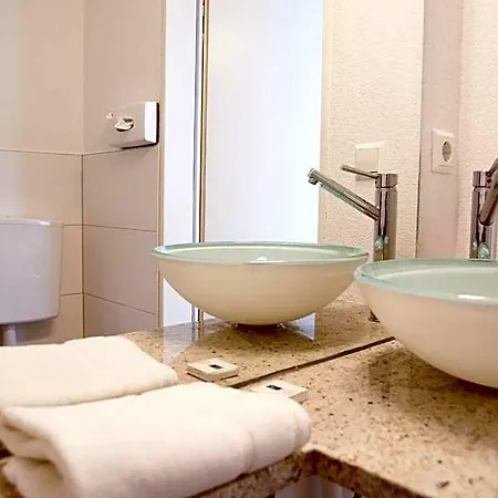 Landgasthof Laeuterhaeusle Otel 3*