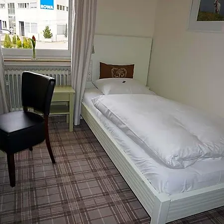 Otel Landgasthof Laeuterhaeusle Aalen